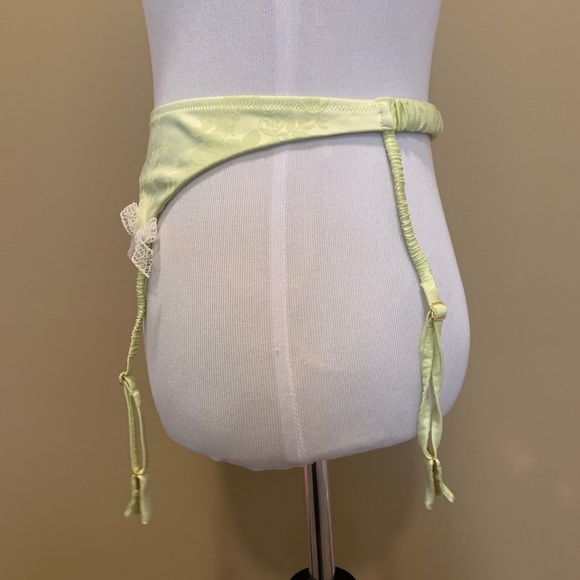 VS Vintage Floral Designer Bow Garter Belt - Picture 5 of 10